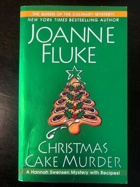 Joanne Fluke Christmas Cake Murder Paperback - Green Holiday Cover